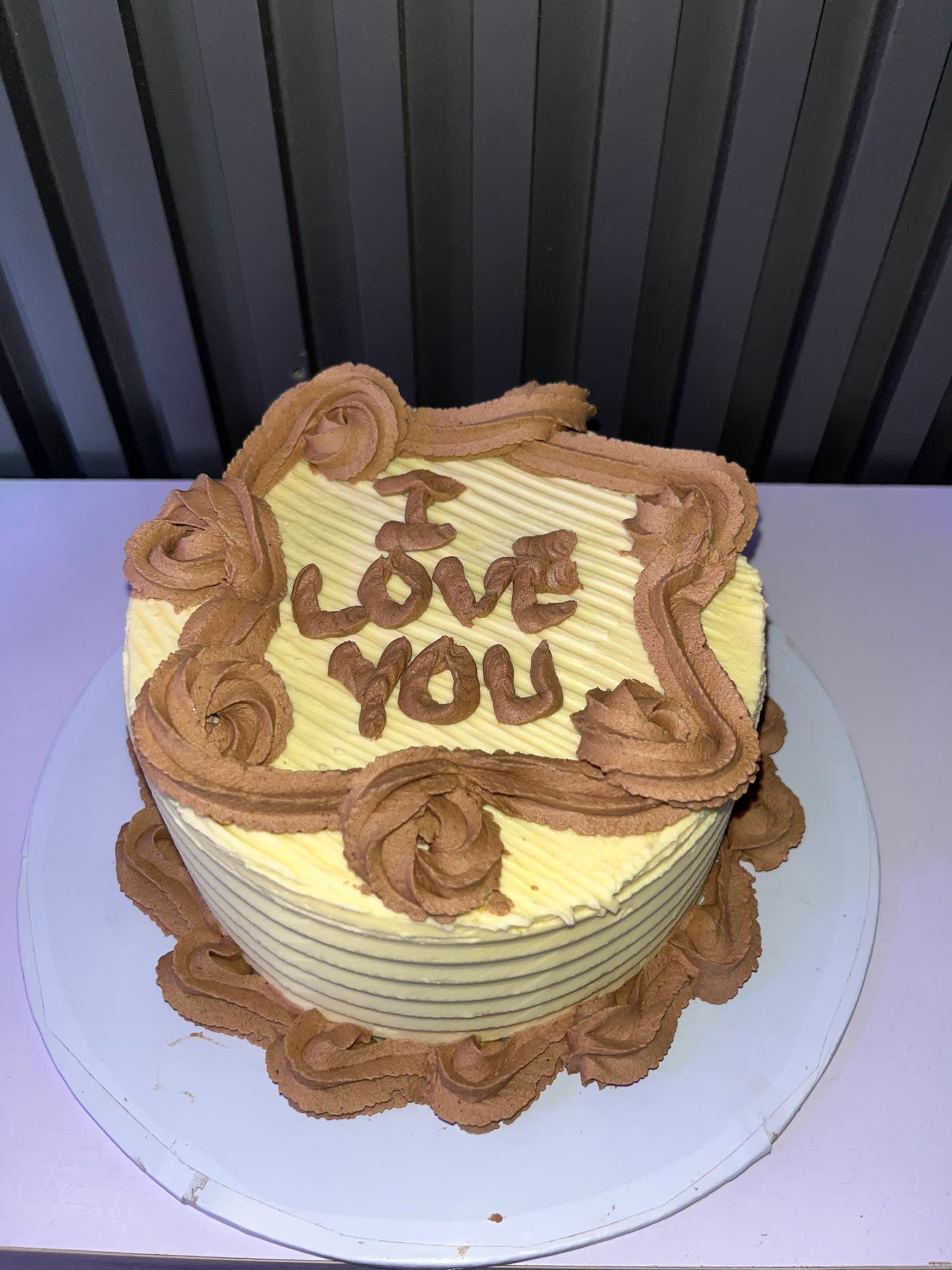 Close view of the I love you cake