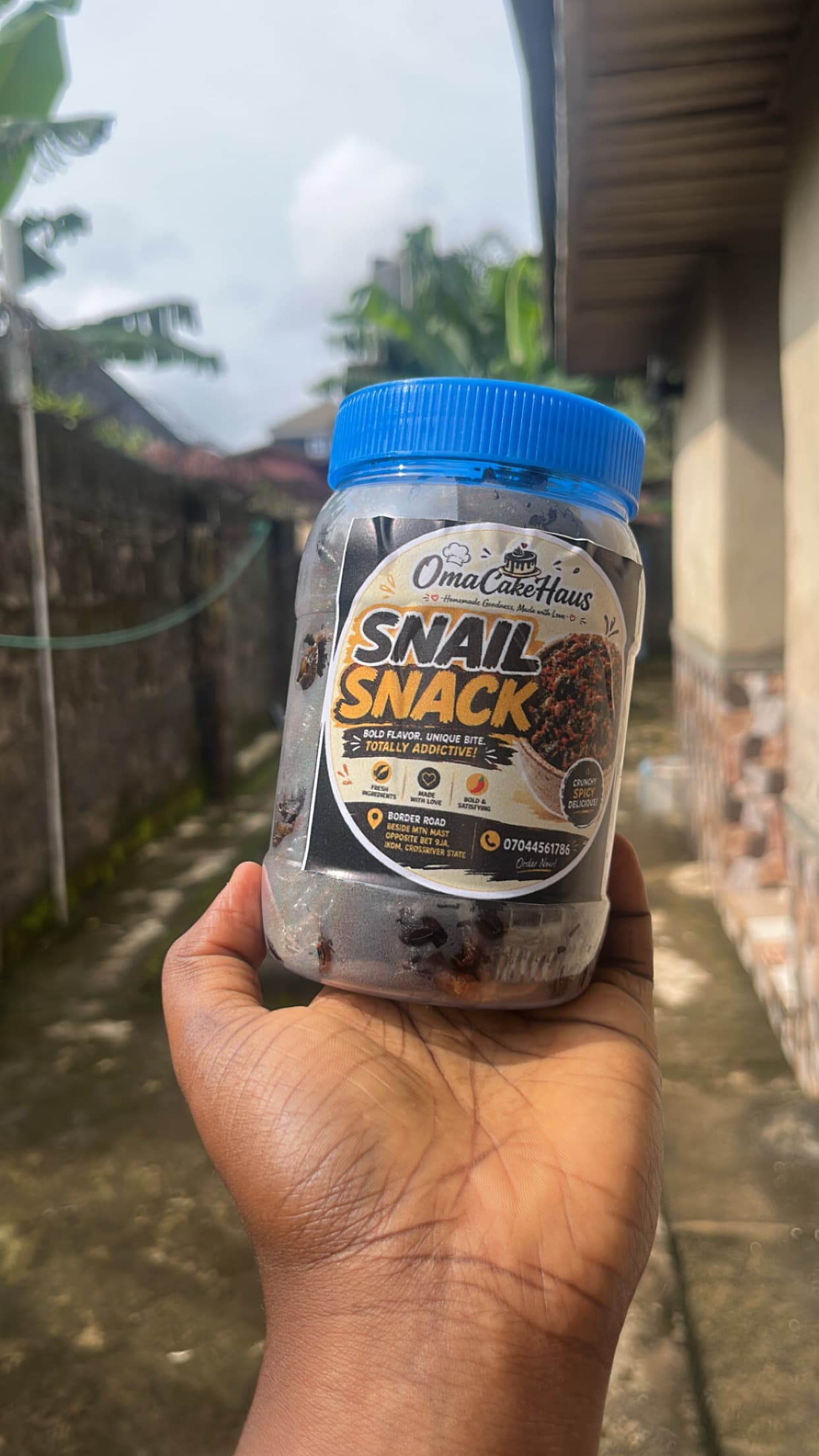 Snail snack jar